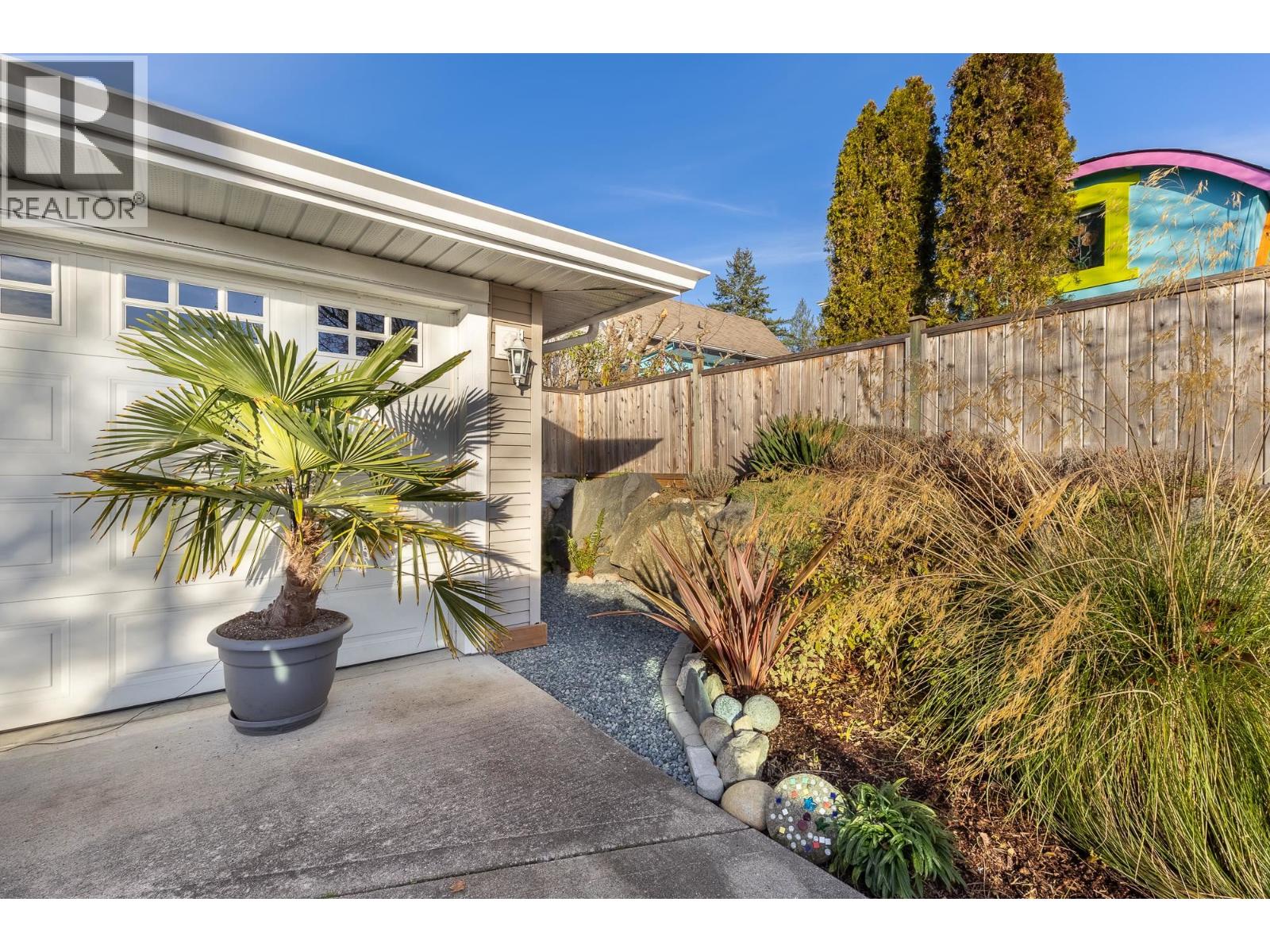 6270 Homestead Avenue, Sechelt, British Columbia  V7Z 0M6 - Photo 29 - R3082206