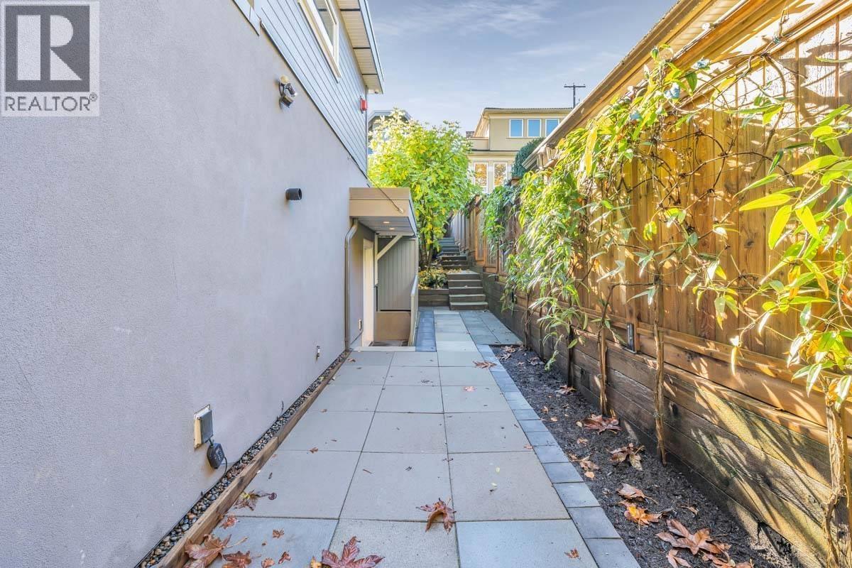 439x W 3rd Avenue, Vancouver, British Columbia  V6R 1M6 - Photo 13 - R3082215