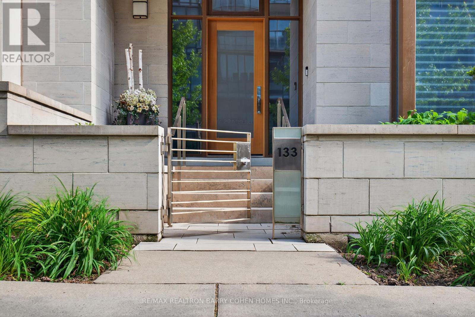 133 Pears Avenue, Toronto, Ontario  M5R 1T3 - Photo 2 - C12720314