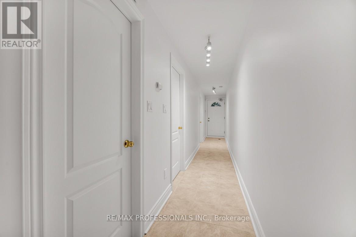 Lower - 213 Major Street, Toronto, Ontario  M5S 2L4 - Photo 2 - C12720412