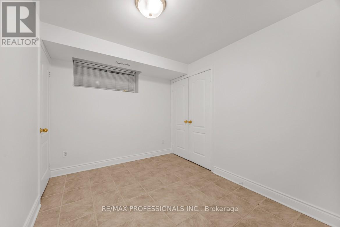 Lower - 213 Major Street, Toronto, Ontario  M5S 2L4 - Photo 7 - C12720412