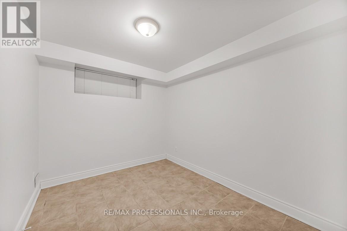 Lower - 213 Major Street, Toronto, Ontario  M5S 2L4 - Photo 9 - C12720412