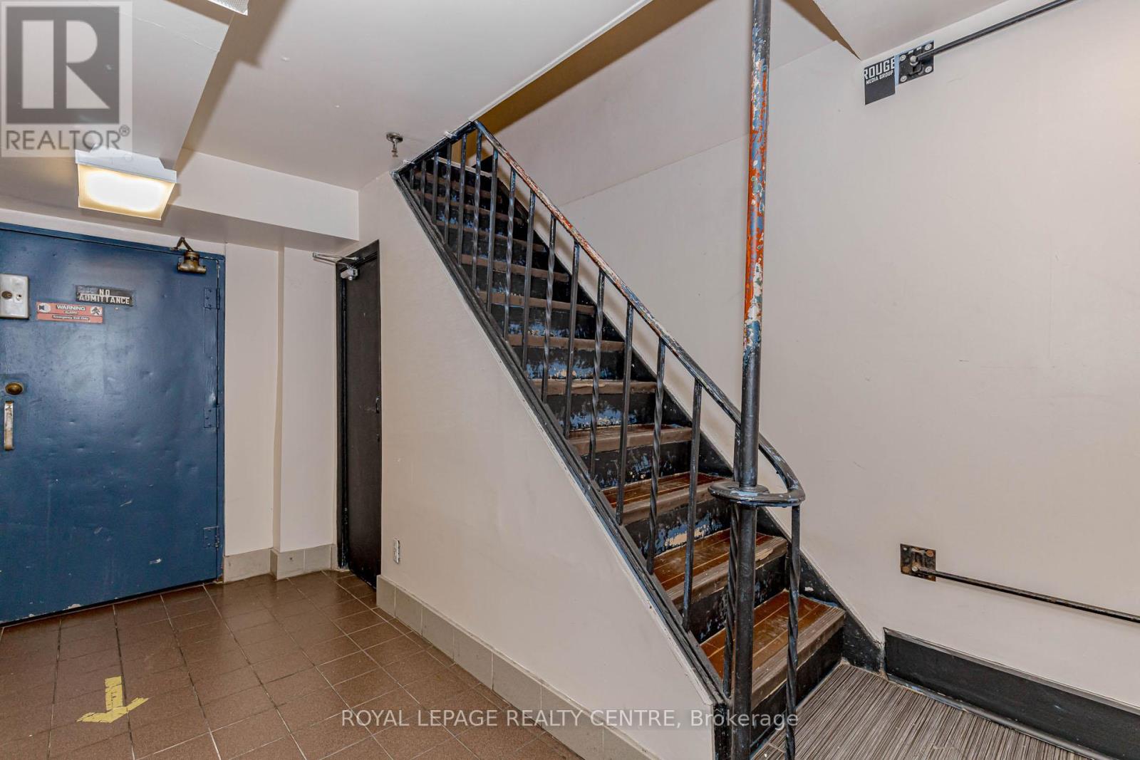 1028 Eglinton Avenue W, Toronto, Ontario  M6C 2C5 - Photo 40 - C12720420