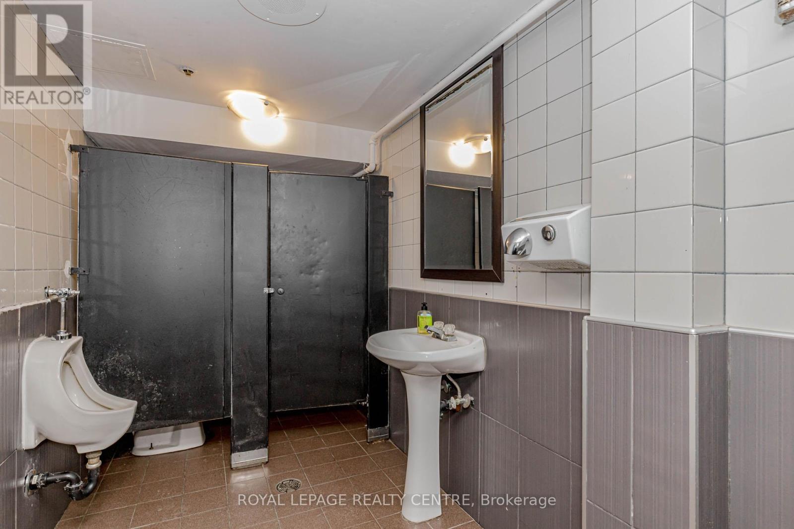 1028 Eglinton Avenue W, Toronto, Ontario  M6C 2C5 - Photo 42 - C12720420