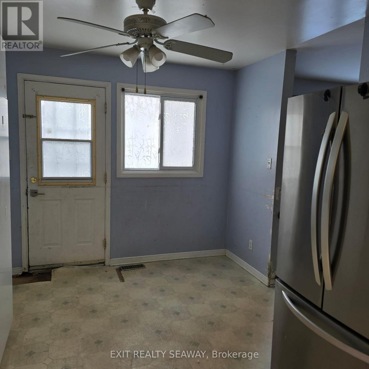 212 Mcelroy Drive, Ottawa, Ontario  K2L 1Y1 - Photo 5 - X12720364