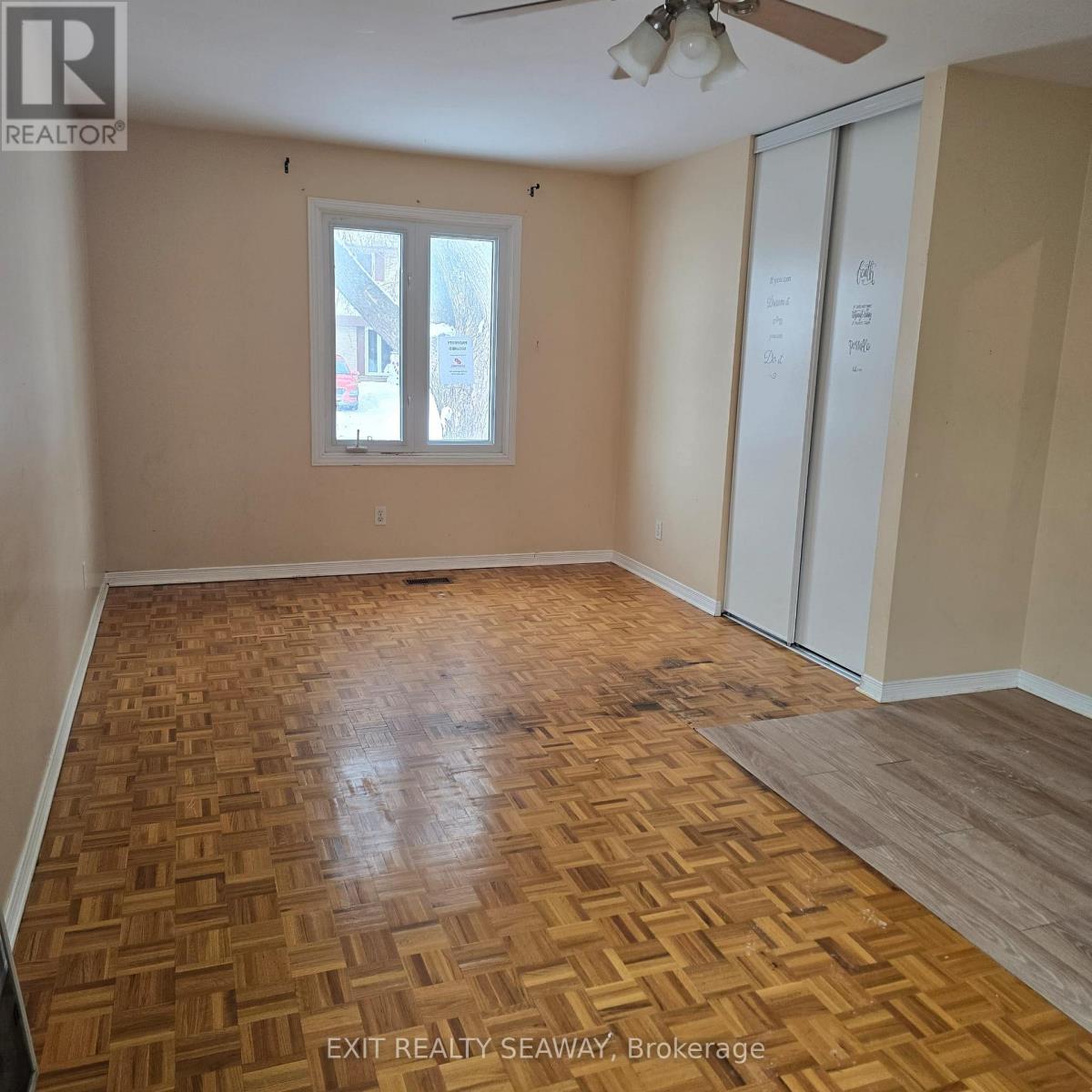 212 Mcelroy Drive, Ottawa, Ontario  K2L 1Y1 - Photo 7 - X12720364