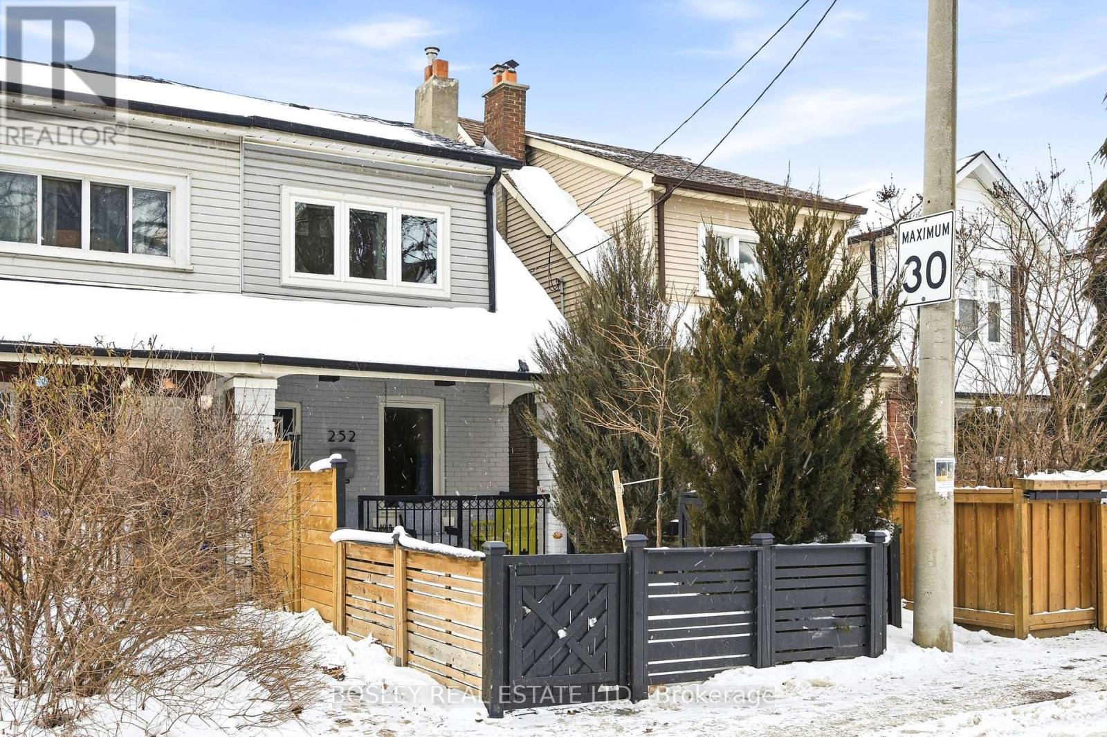 252 Highfield Road, Toronto, Ontario  M4L 2V5 - Photo 2 - E12720400