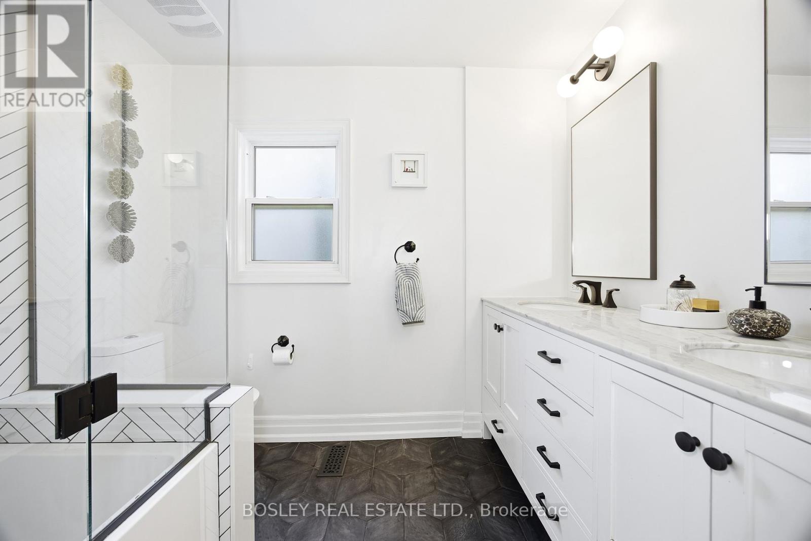 252 Highfield Road, Toronto, Ontario  M4L 2V5 - Photo 29 - E12720400