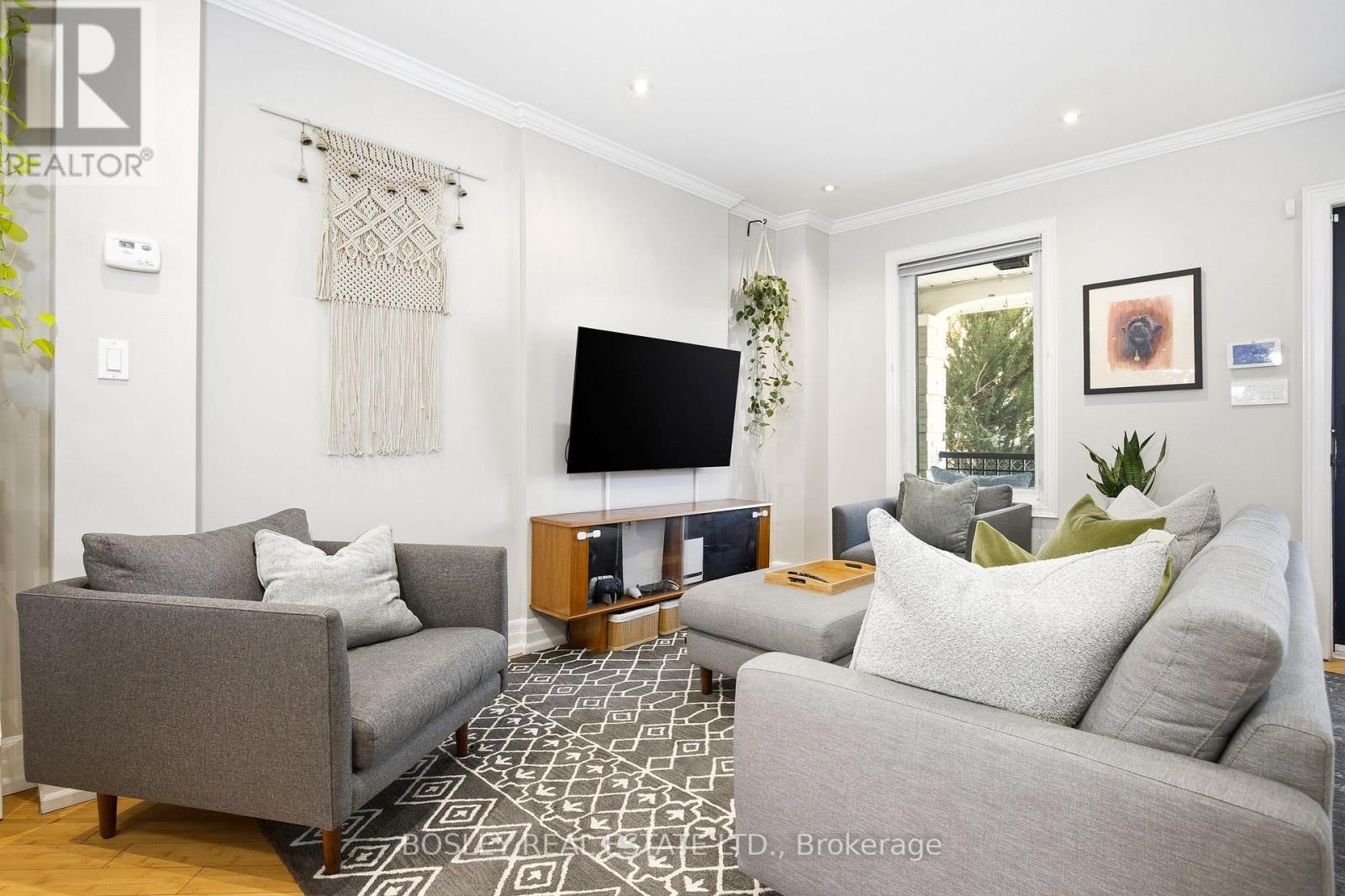 252 Highfield Road, Toronto, Ontario  M4L 2V5 - Photo 6 - E12720400