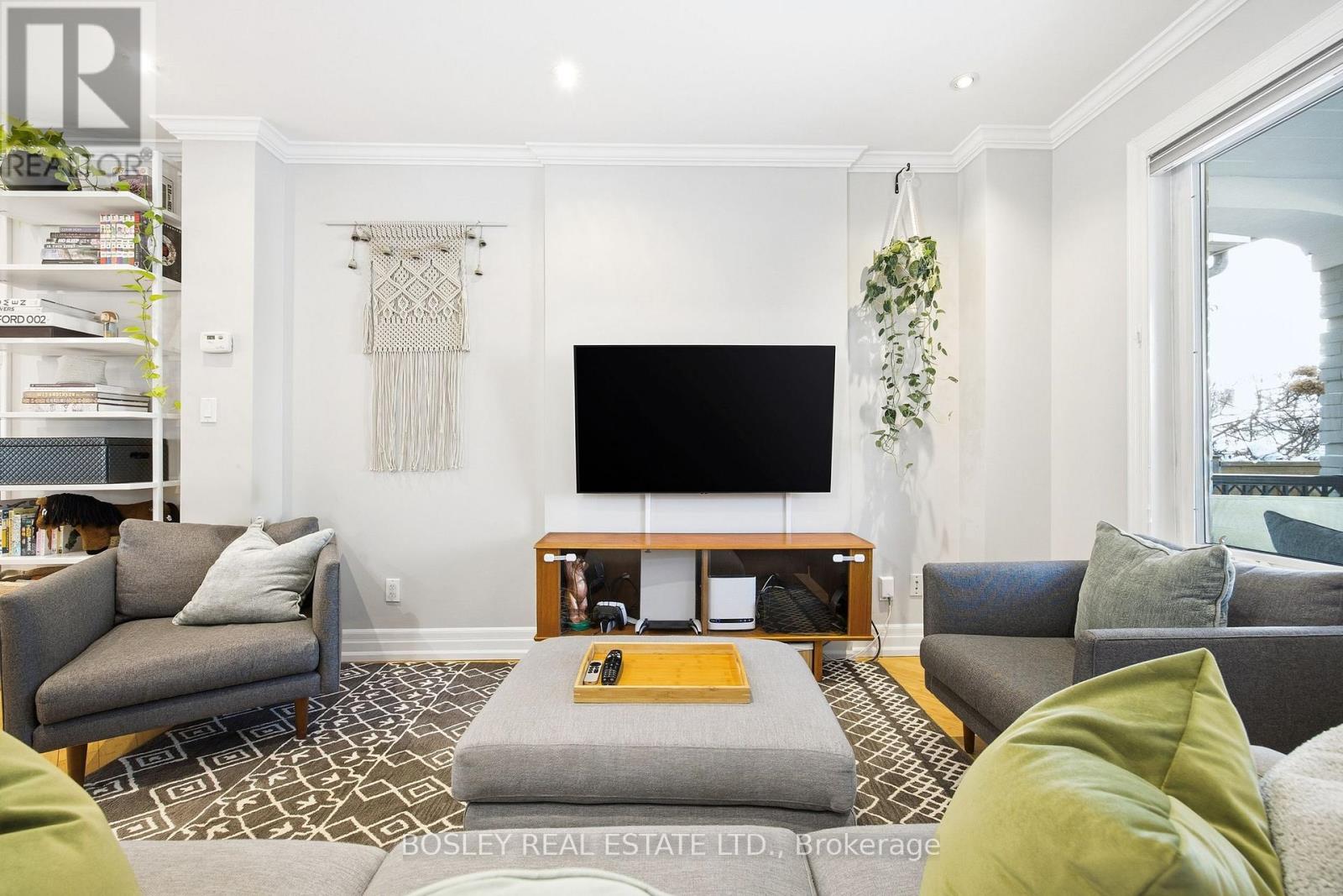 252 Highfield Road, Toronto, Ontario  M4L 2V5 - Photo 7 - E12720400