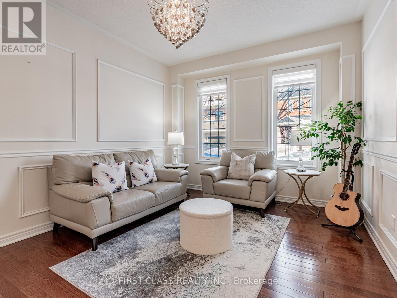 11 Amstel Avenue, Richmond Hill, Ontario  L4E 0P7 - Photo 3 - N12720286