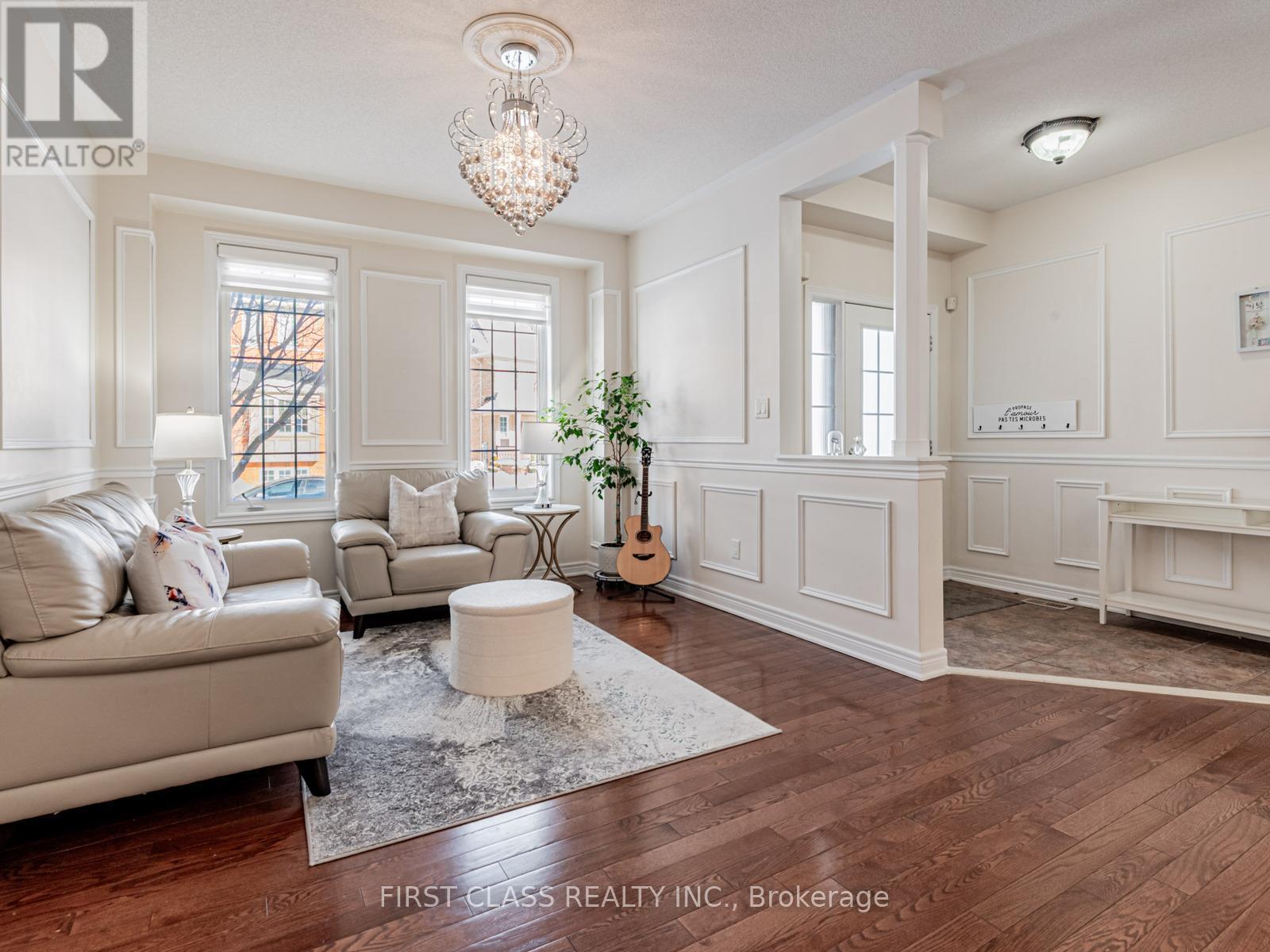 11 Amstel Avenue, Richmond Hill, Ontario  L4E 0P7 - Photo 4 - N12720286