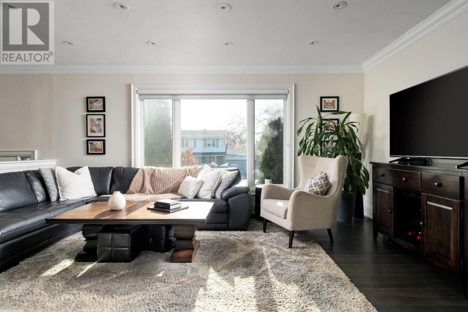 36 Shieldmark Crescent, Markham, Ontario  L3T 3T5 - Photo 5 - N12720408