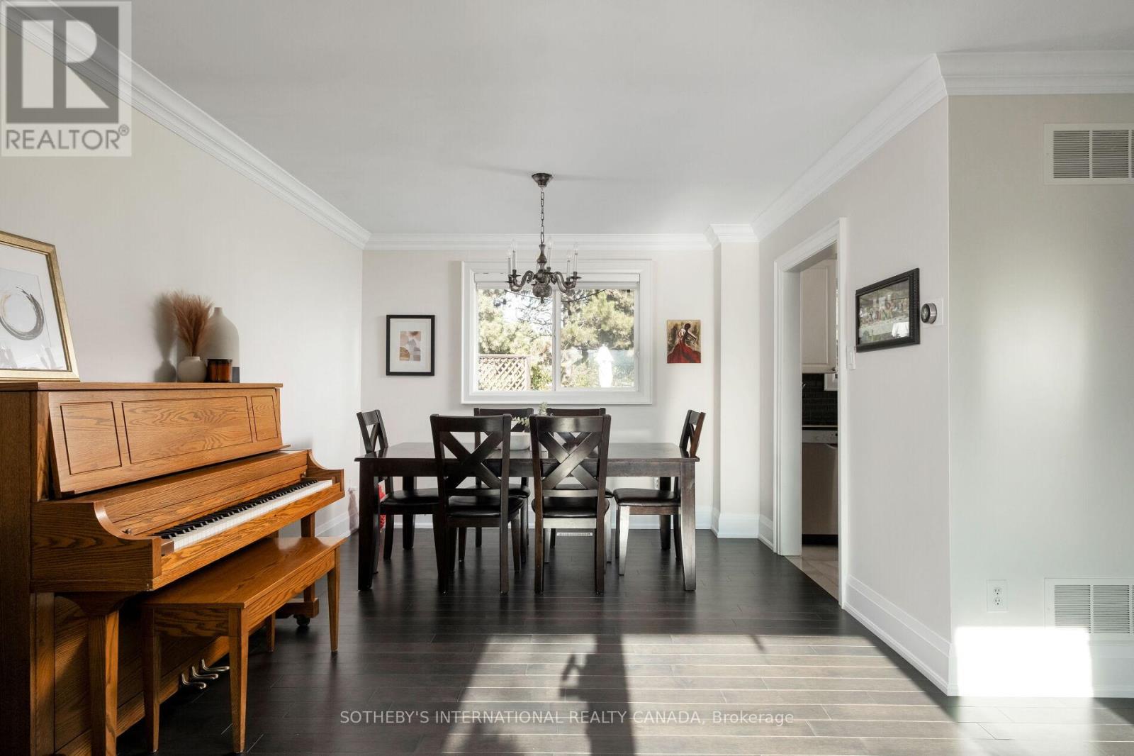 36 Shieldmark Crescent, Markham, Ontario  L3T 3T5 - Photo 7 - N12720408