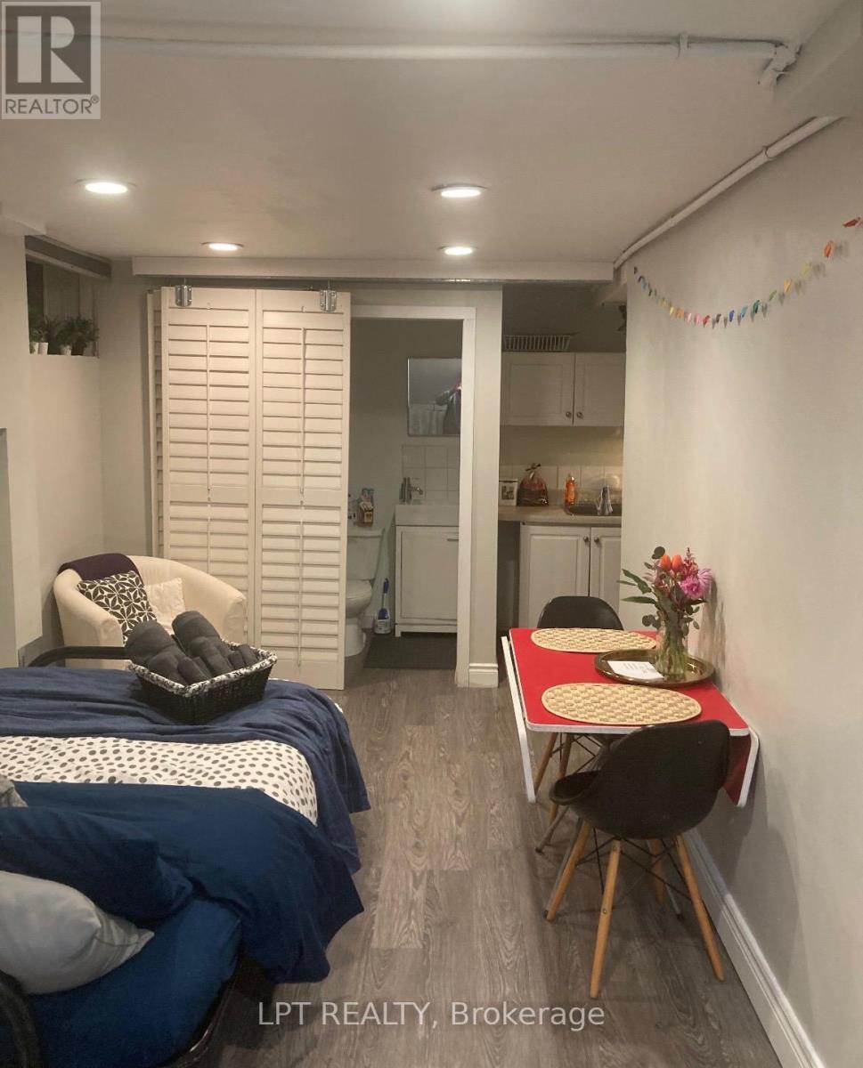 1344 Davenport Road, Toronto, Ontario  M6H 2G9 - Photo 14 - W12632060