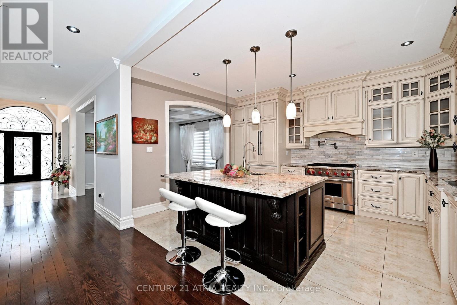 350 Queen Mary Drive, Oakville, Ontario  L6K 3L8 - Photo 10 - W12720272