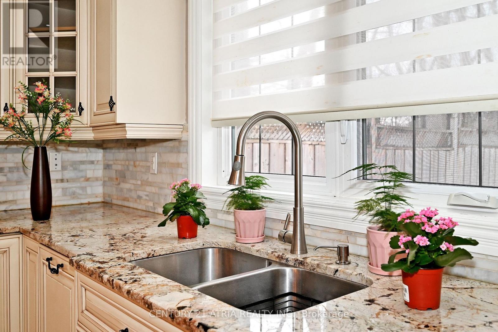 350 Queen Mary Drive, Oakville, Ontario  L6K 3L8 - Photo 13 - W12720272