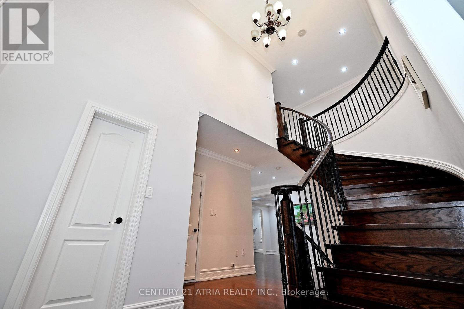 350 Queen Mary Drive, Oakville, Ontario  L6K 3L8 - Photo 24 - W12720272