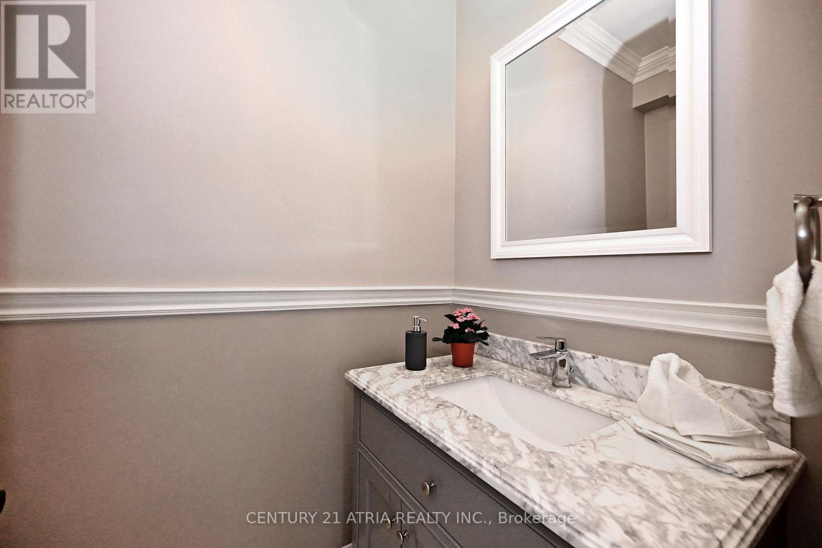 350 Queen Mary Drive, Oakville, Ontario  L6K 3L8 - Photo 32 - W12720272