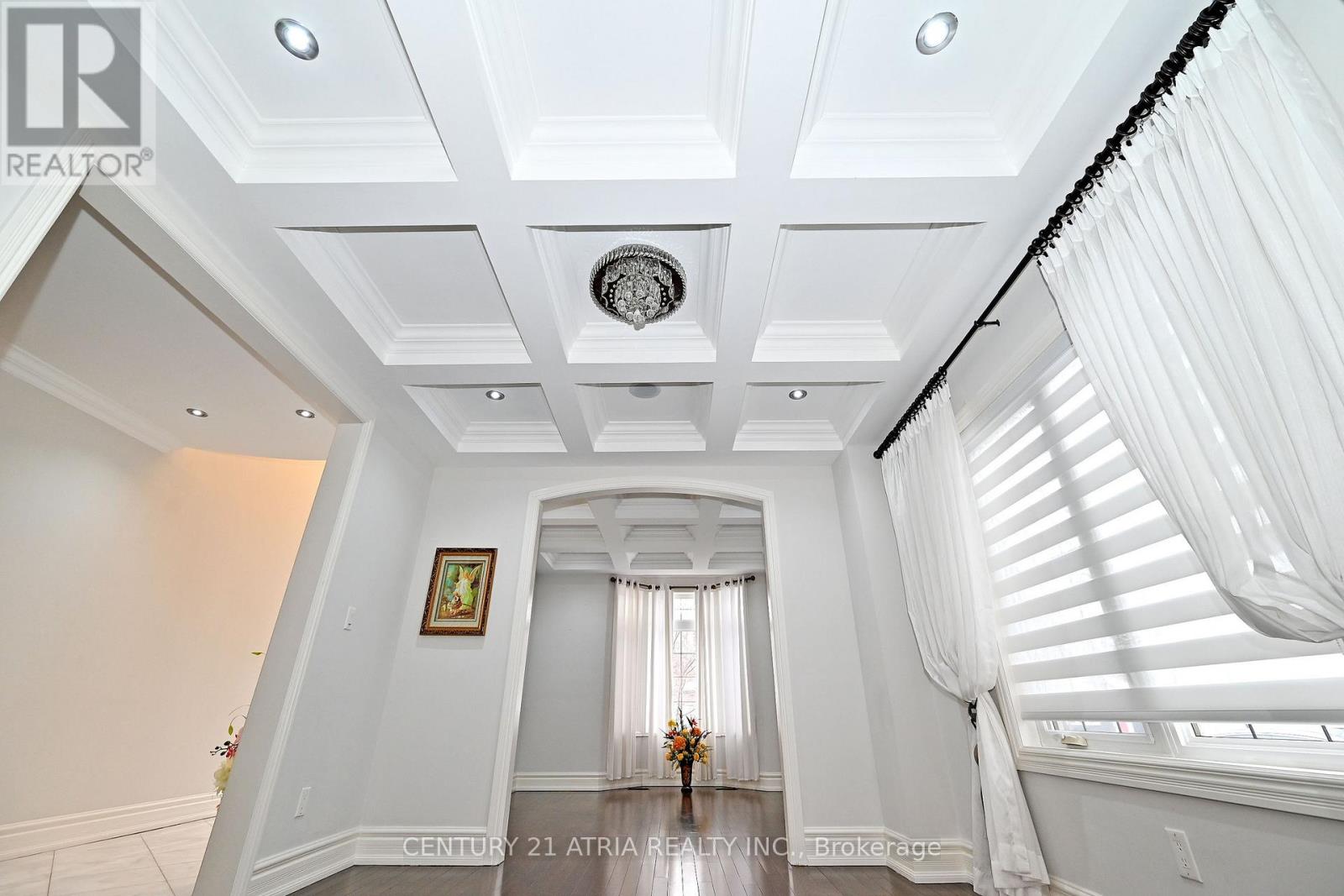 350 Queen Mary Drive, Oakville, Ontario  L6K 3L8 - Photo 5 - W12720272