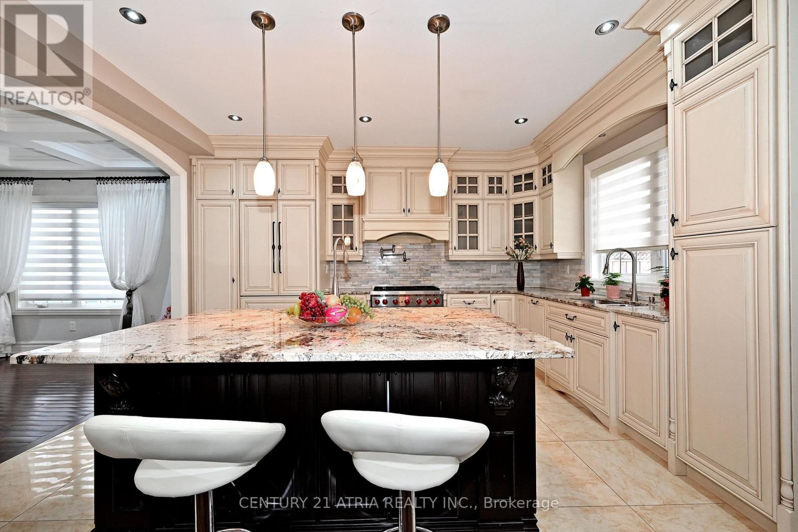 350 Queen Mary Drive, Oakville, Ontario  L6K 3L8 - Photo 9 - W12720272