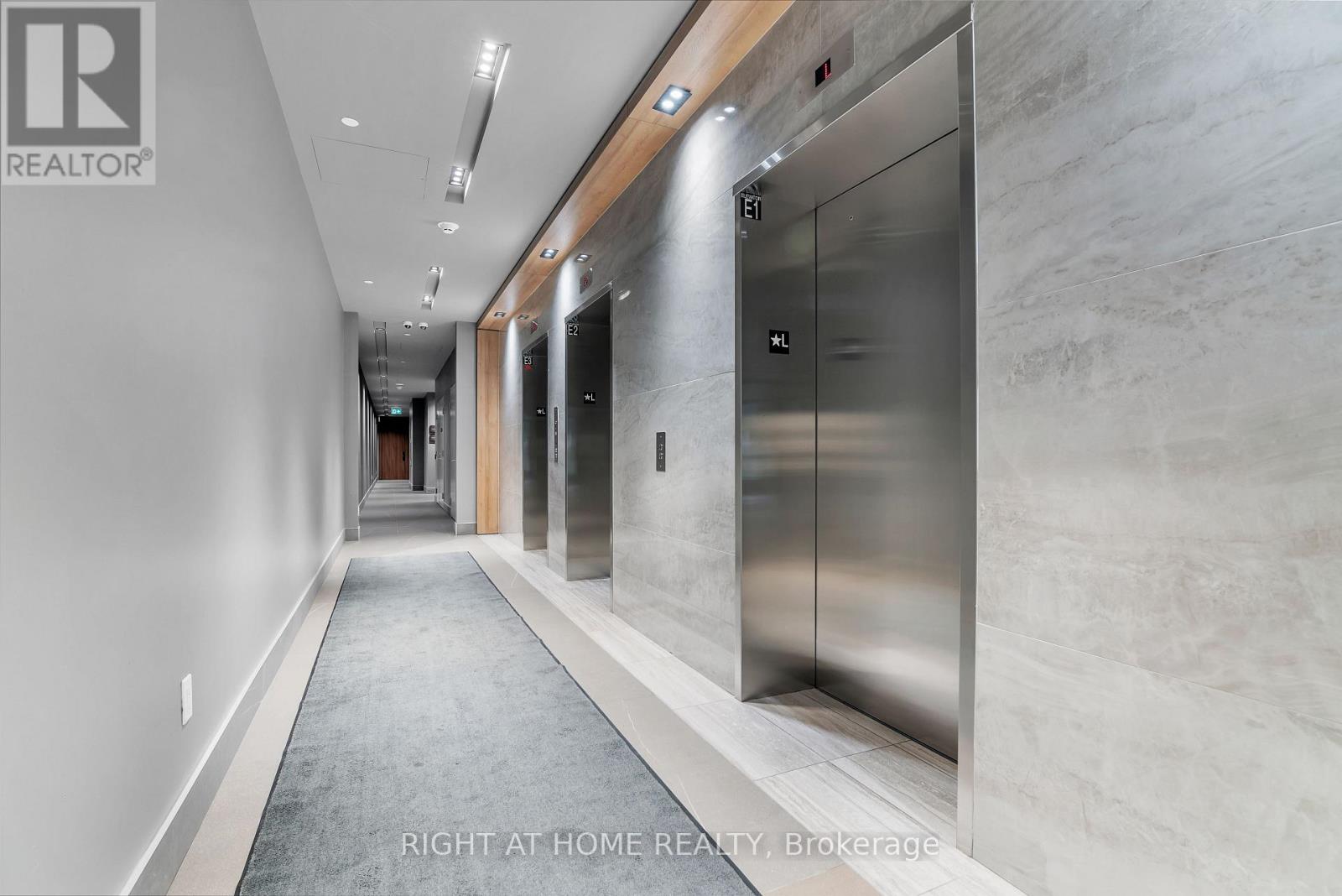 512 - 21 Park Street E, Mississauga, Ontario  L5G 0C2 - Photo 4 - W12720316