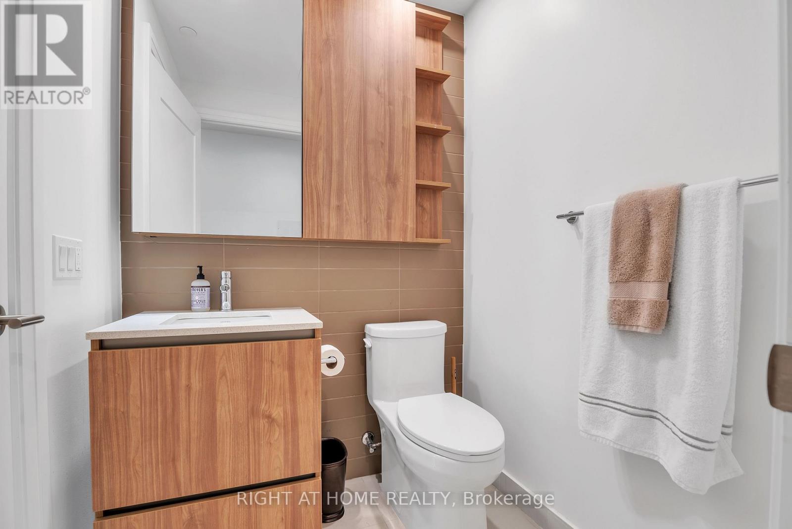 512 - 21 Park Street E, Mississauga, Ontario  L5G 0C2 - Photo 8 - W12720316