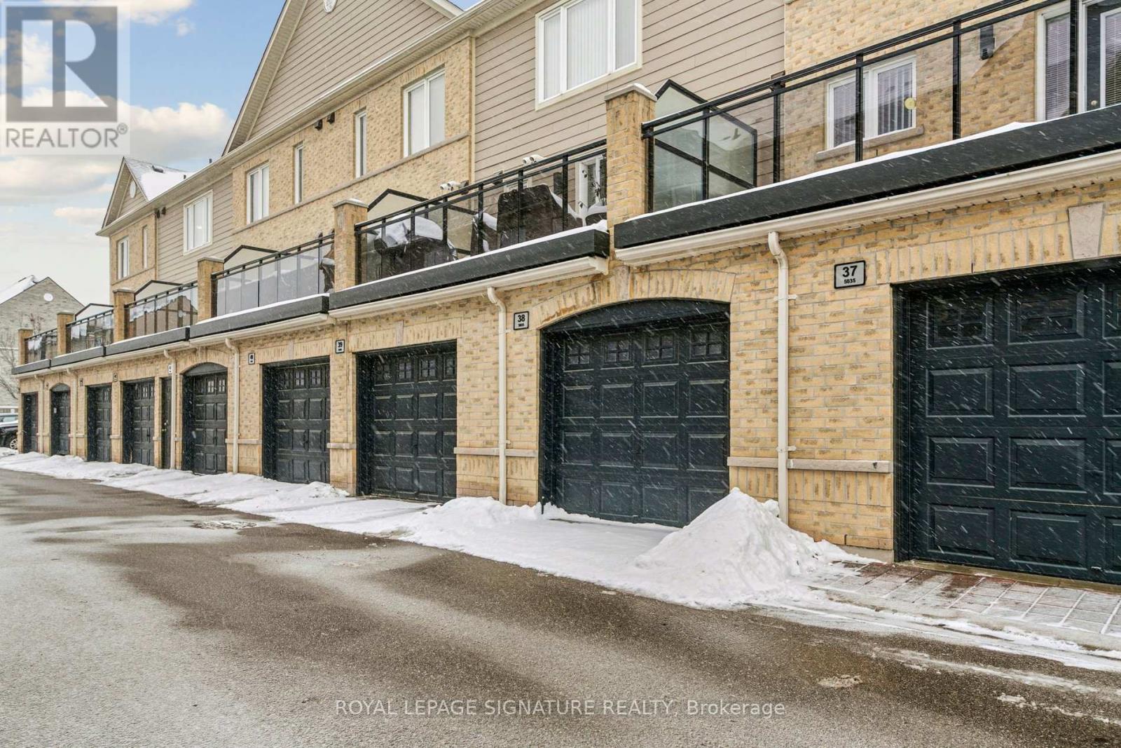 38 - 5035 Oscar Peterson Boulevard, Mississauga, Ontario  L5M 0P4 - Photo 2 - W12720332