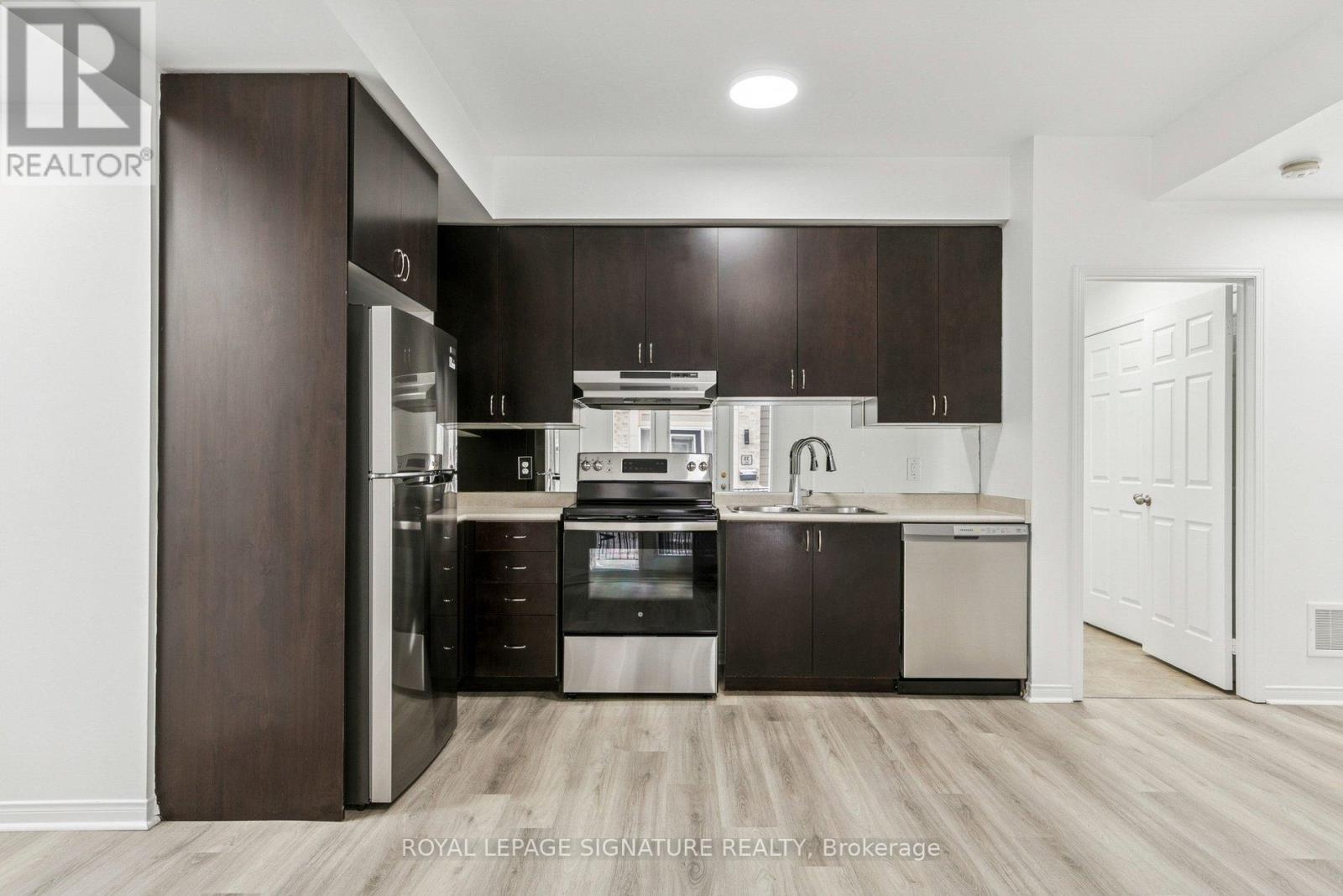 38 - 5035 Oscar Peterson Boulevard, Mississauga, Ontario  L5M 0P4 - Photo 4 - W12720332