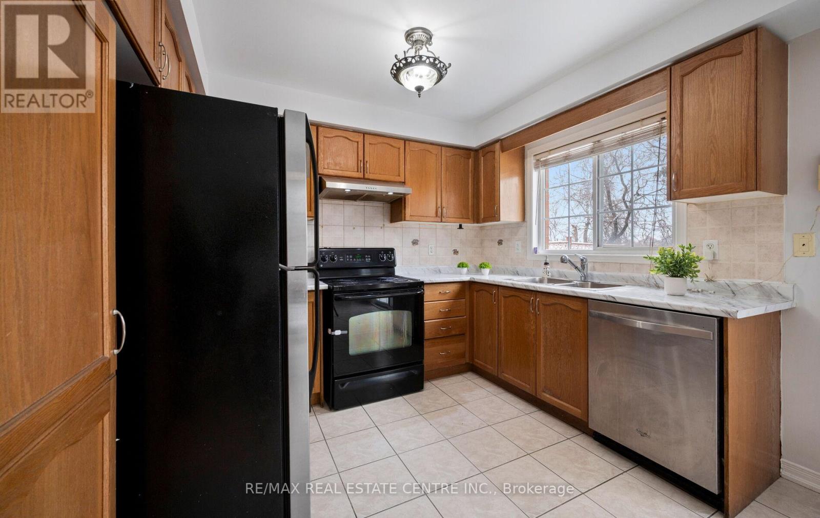 15 Revelstoke Place, Brampton, Ontario  L6R 3G3 - Photo 15 - W12720334