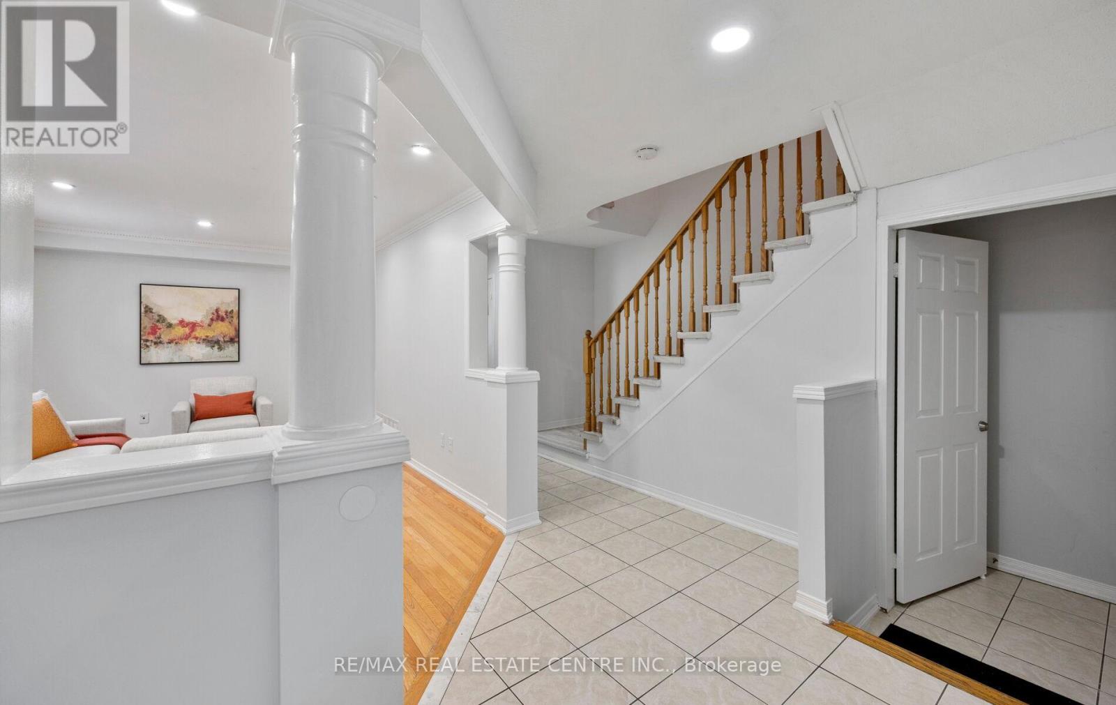 15 Revelstoke Place, Brampton, Ontario  L6R 3G3 - Photo 6 - W12720334