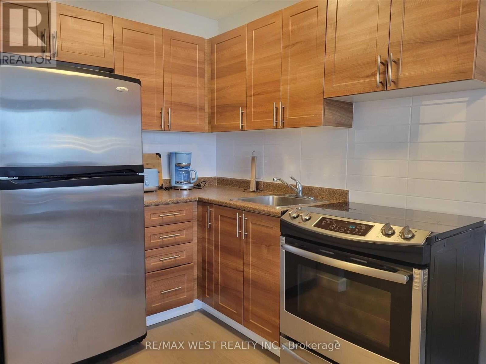 354 Marlee Avenue, Toronto, Ontario  M6B 3H8 - Photo 3 - W12720336