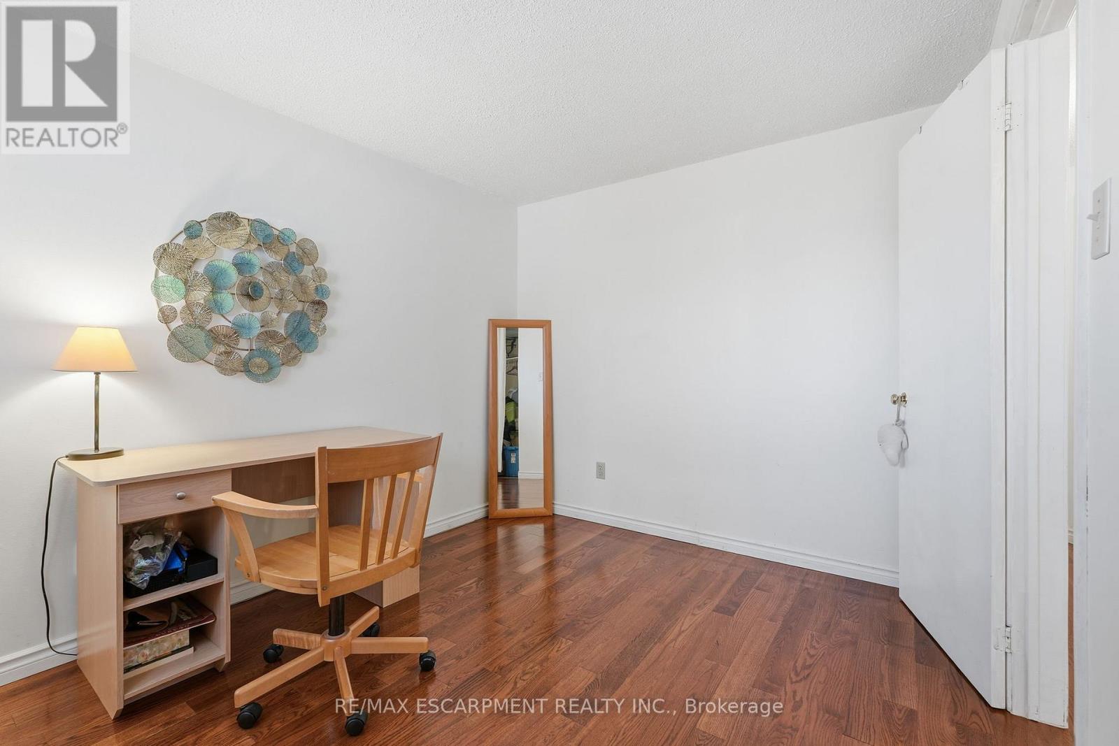 3137 Sandcliffe Court, Burlington, Ontario  L7M 3H1 - Photo 17 - W12720342