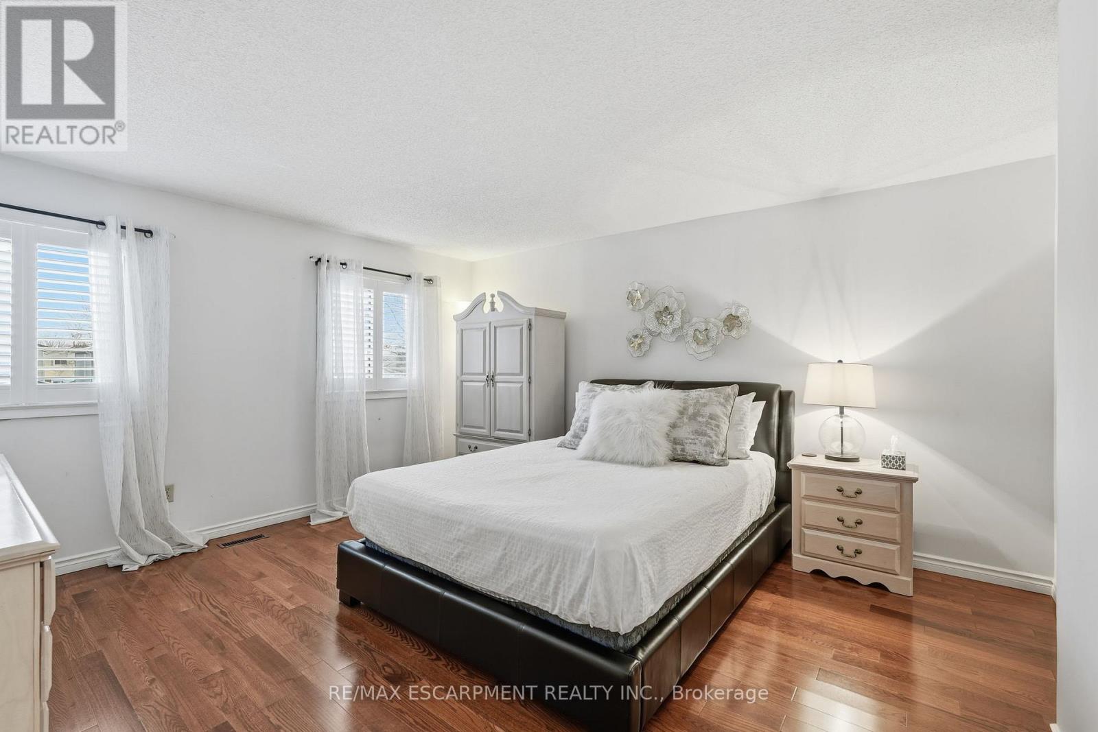 3137 Sandcliffe Court, Burlington, Ontario  L7M 3H1 - Photo 19 - W12720342