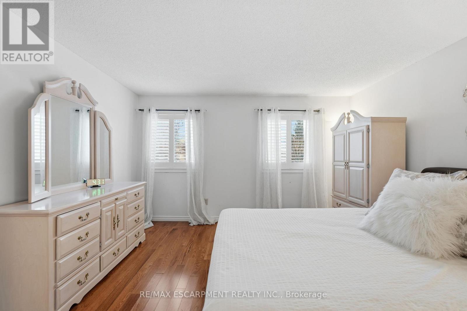 3137 Sandcliffe Court, Burlington, Ontario  L7M 3H1 - Photo 20 - W12720342