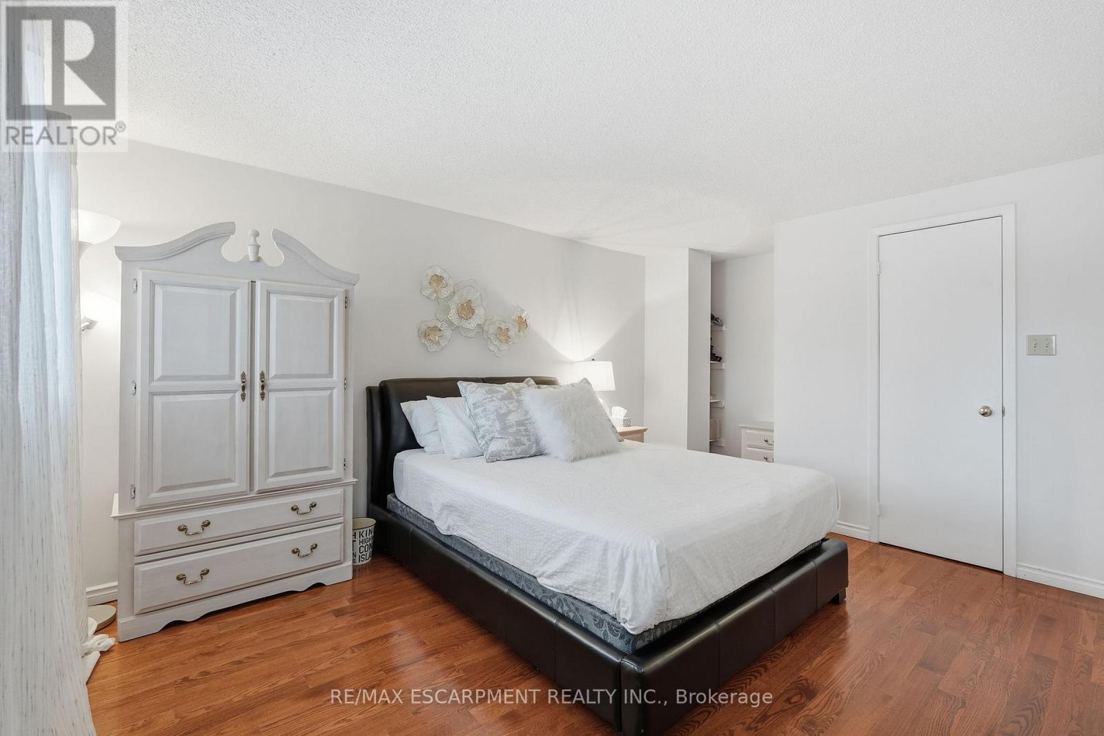 3137 Sandcliffe Court, Burlington, Ontario  L7M 3H1 - Photo 21 - W12720342