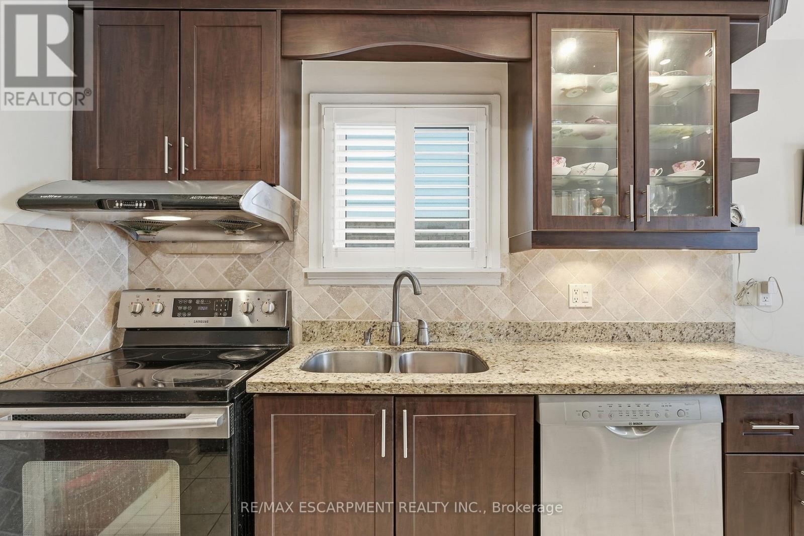 3137 Sandcliffe Court, Burlington, Ontario  L7M 3H1 - Photo 6 - W12720342