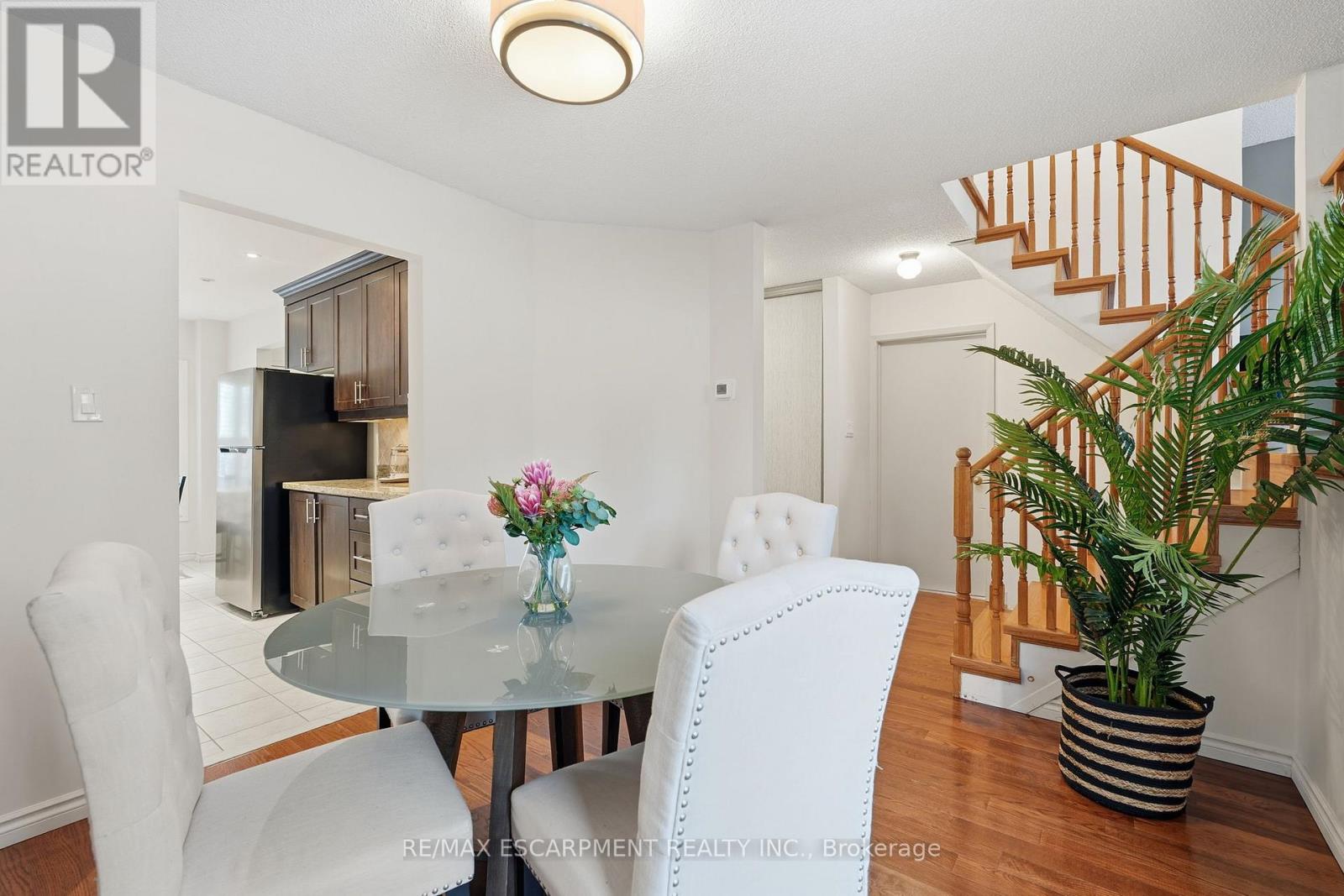 3137 Sandcliffe Court, Burlington, Ontario  L7M 3H1 - Photo 8 - W12720342