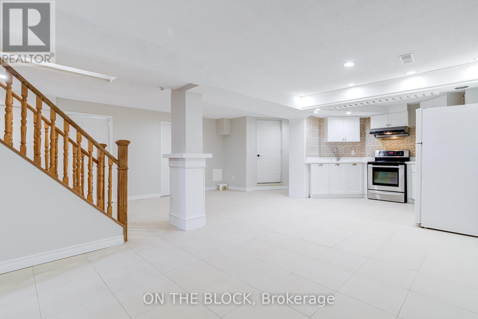 409 Silverthorne Crescent, Mississauga, Ontario  L5R 1W1 - Photo 4 - W12720394