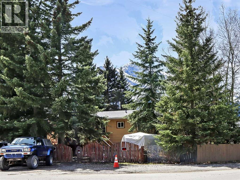 1621 1st Avenue, Canmore, Alberta  T1W 1M7 - Photo 3 - A2257145