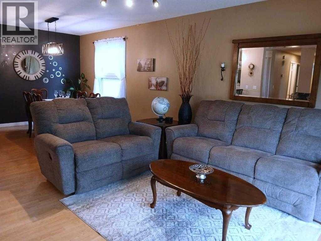 3808 49 A Avenue, Innisfail, Alberta  T4G 1J2 - Photo 7 - A2272519