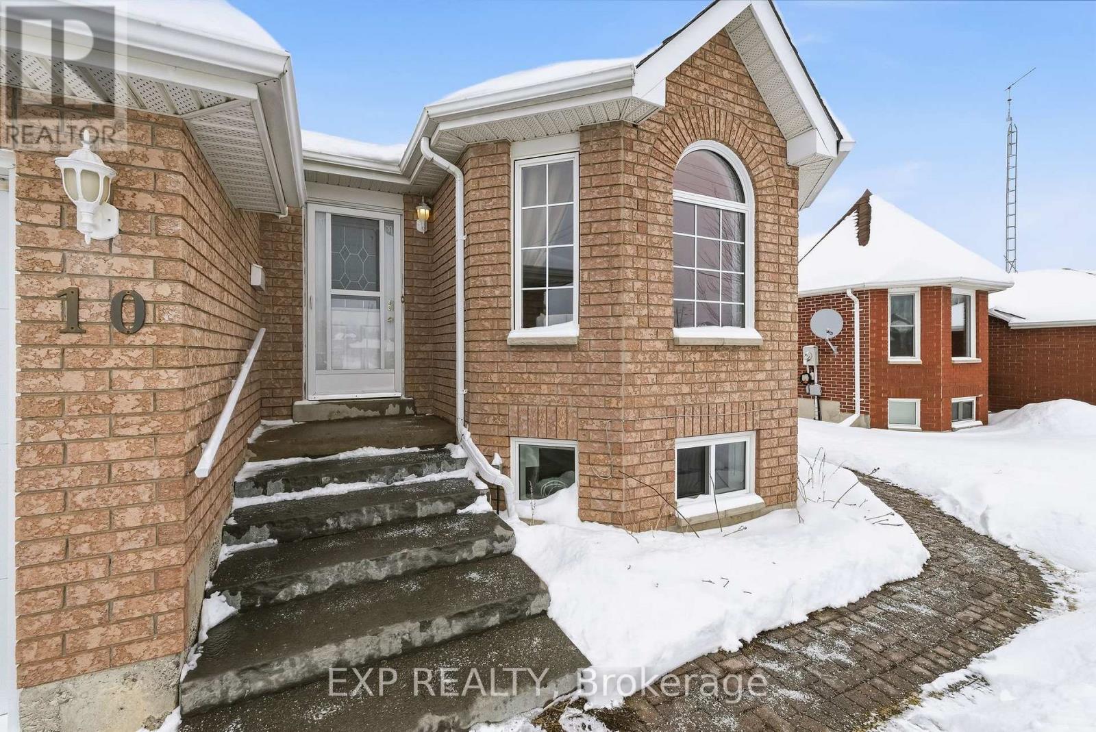 10 Mcgibbon Boulevard, Kawartha Lakes, Ontario  K9V 6G3 - Photo 5 - X12720320