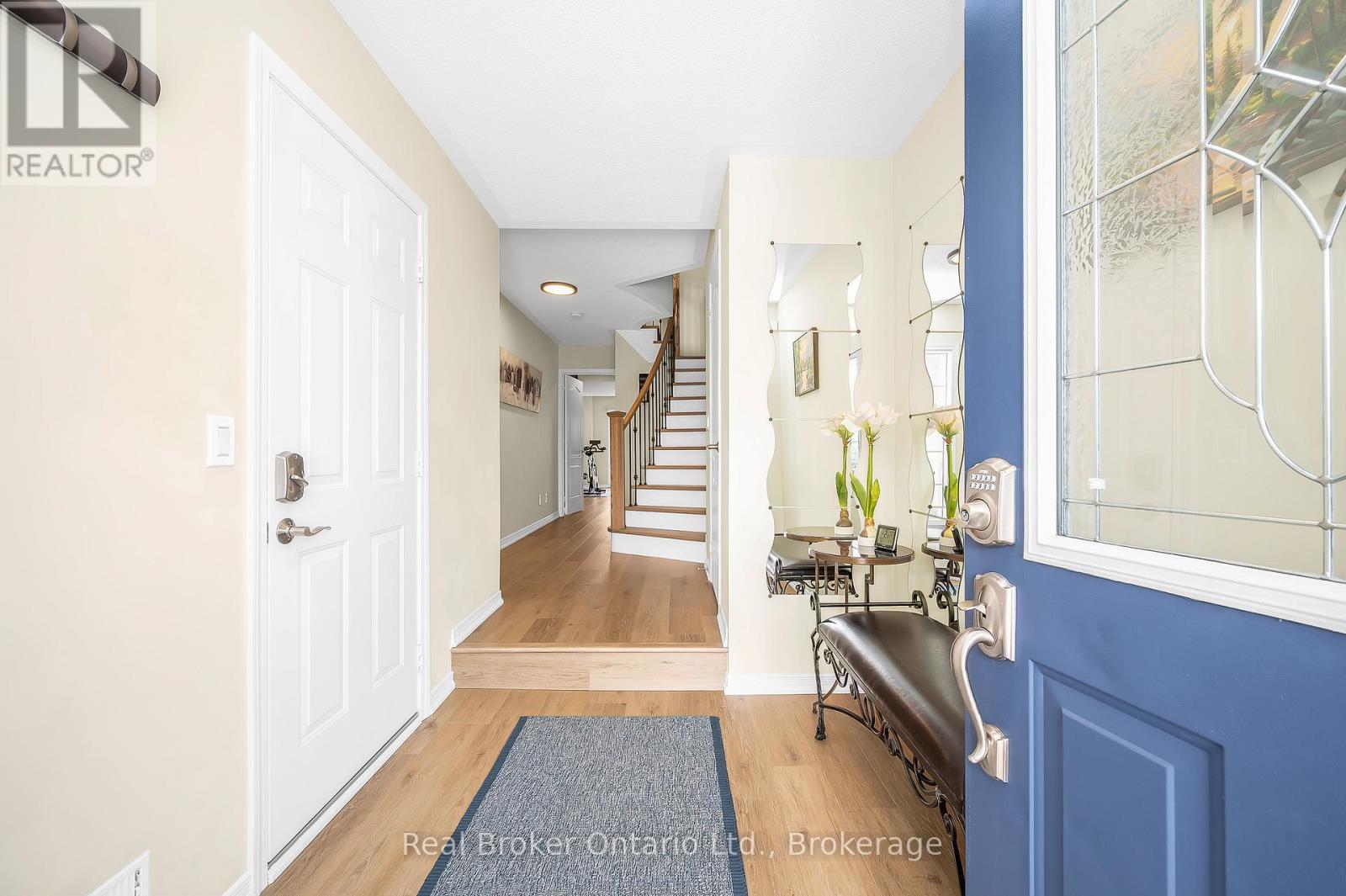 3897 Quiet Creek Drive, Mississauga, Ontario  L5M 8B5 - Photo 2 - W12720464