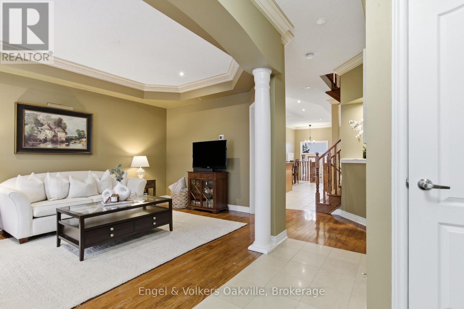 3340 Eglinton Avenue W, Mississauga, Ontario  L5M 7K8 - Photo 3 - W12720638