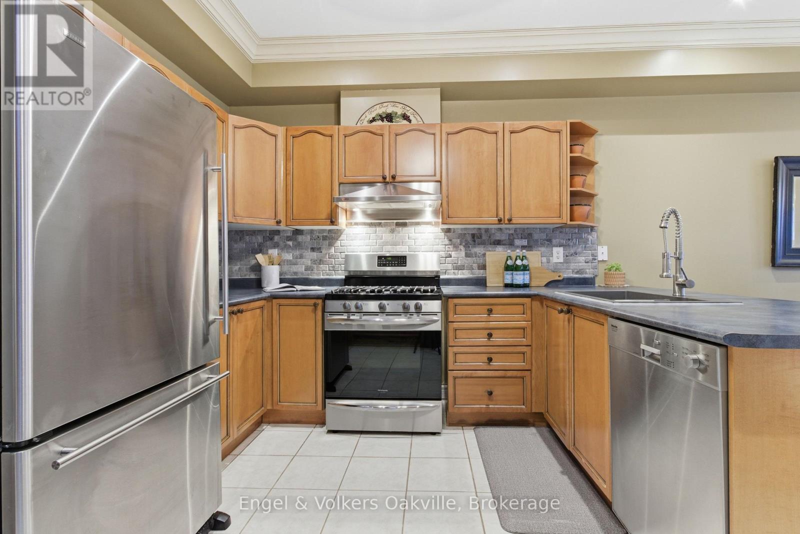 3340 Eglinton Avenue W, Mississauga, Ontario  L5M 7K8 - Photo 8 - W12720638