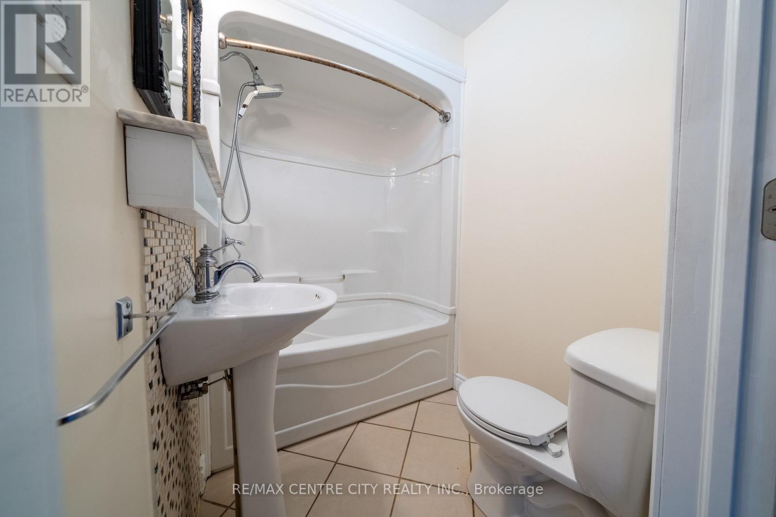 182 Victoria Street, Southwest Middlesex, Ontario  N0L 1M0 - Photo 18 - X12720612