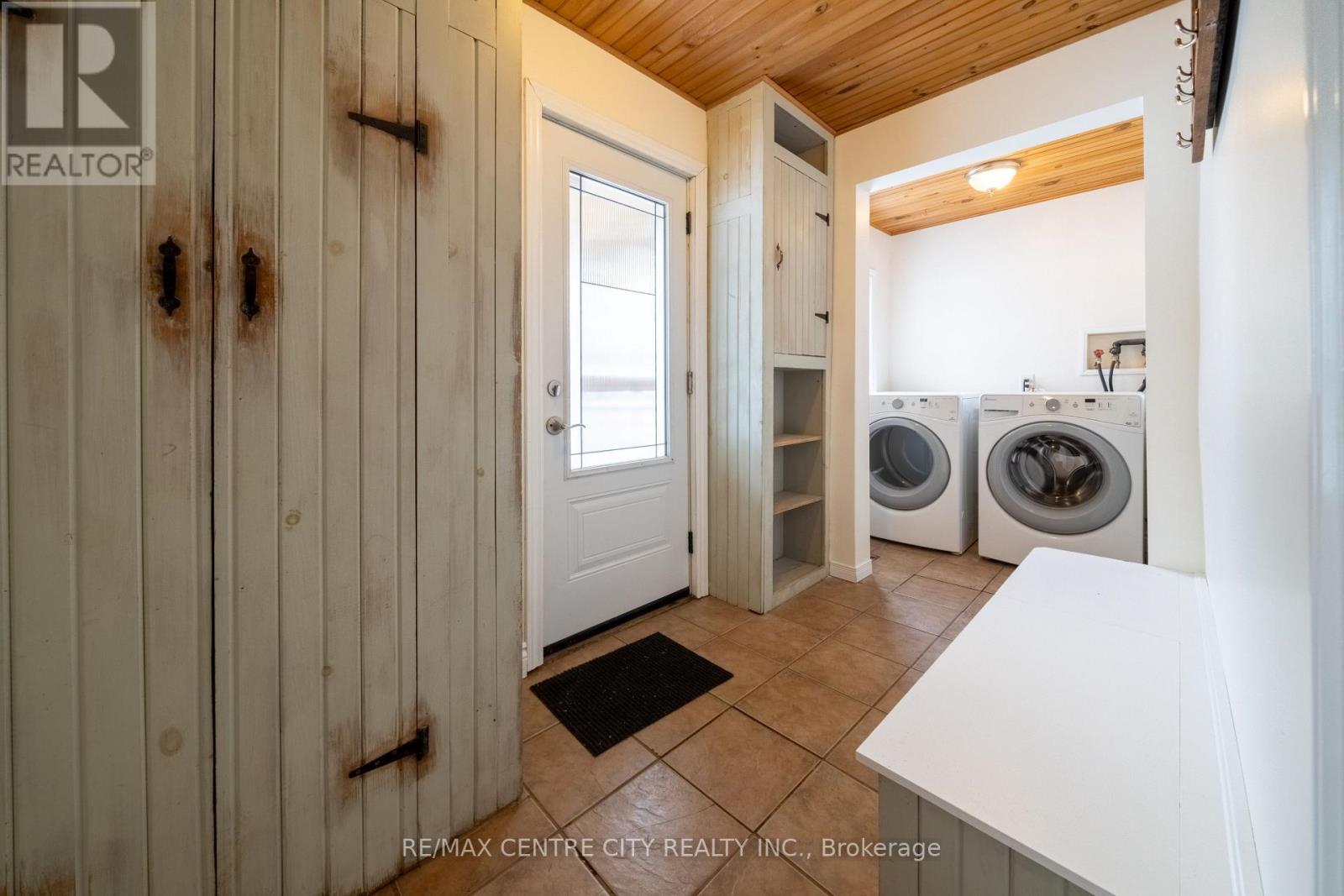 182 Victoria Street, Southwest Middlesex, Ontario  N0L 1M0 - Photo 23 - X12720612