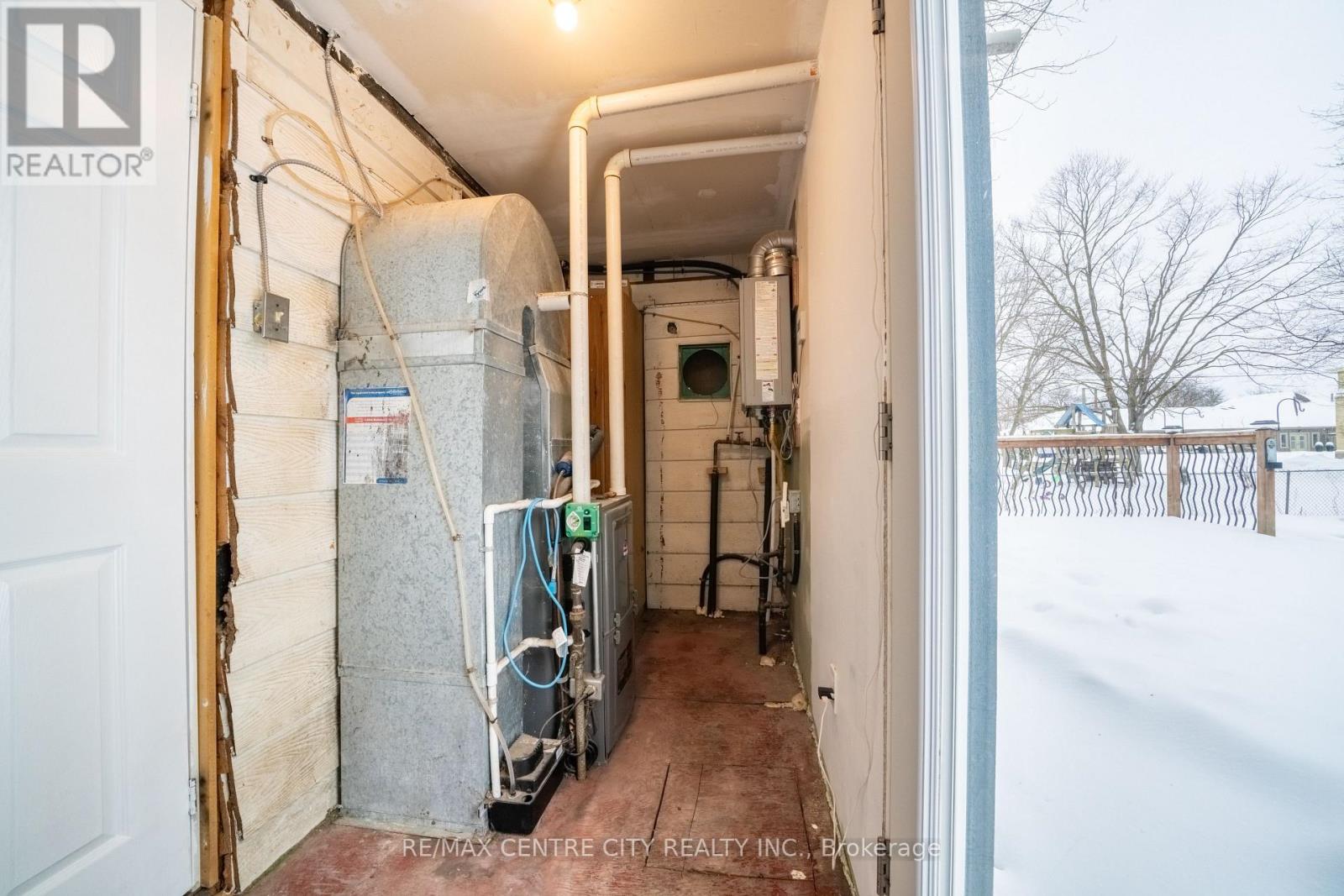 182 Victoria Street, Southwest Middlesex, Ontario  N0L 1M0 - Photo 24 - X12720612