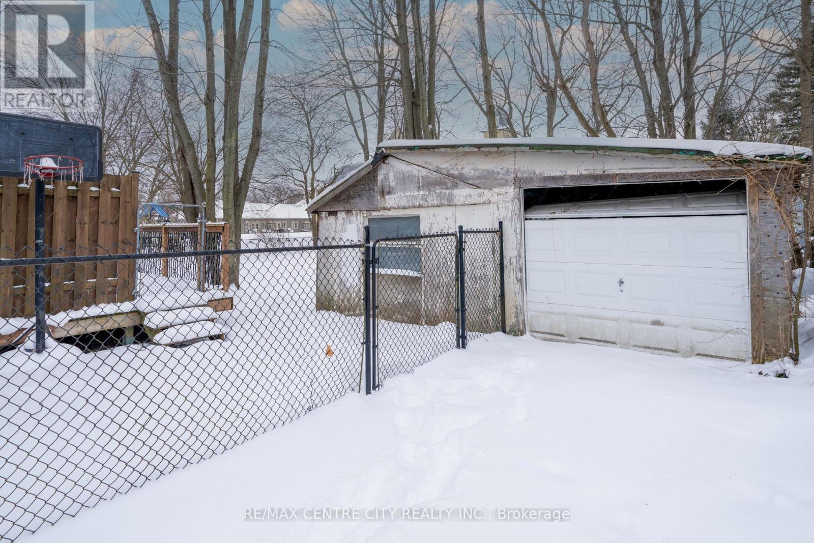 182 Victoria Street, Southwest Middlesex, Ontario  N0L 1M0 - Photo 25 - X12720612