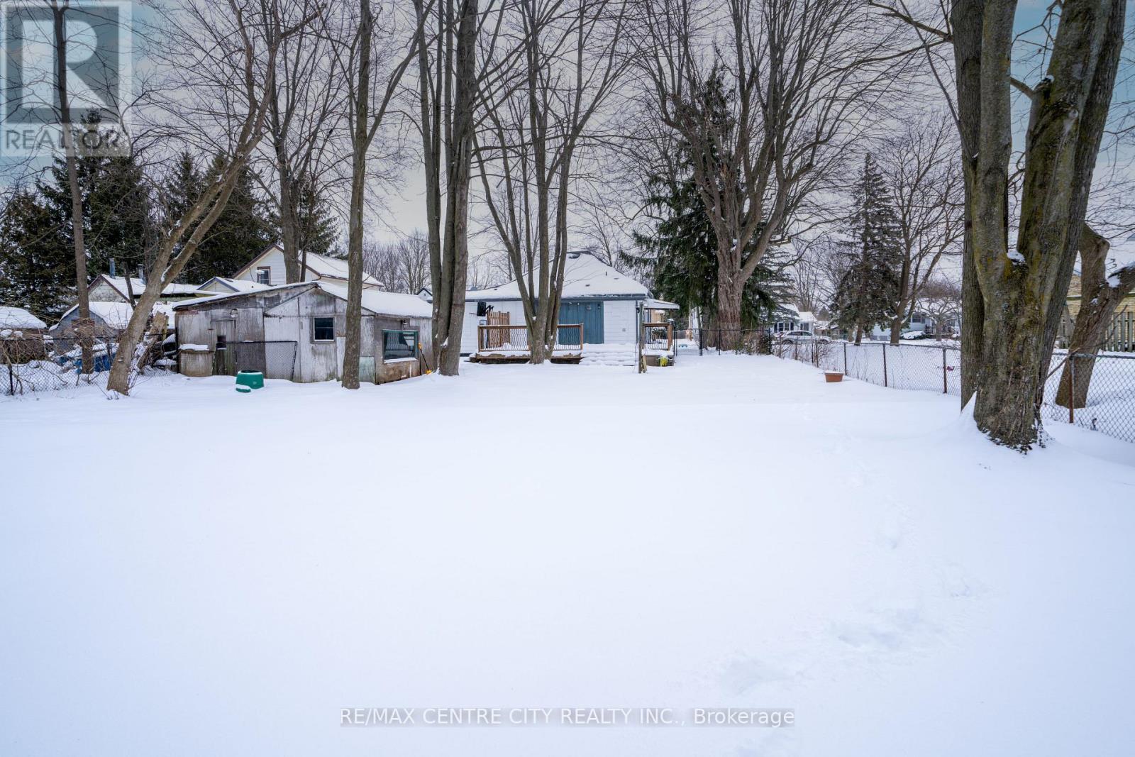 182 Victoria Street, Southwest Middlesex, Ontario  N0L 1M0 - Photo 32 - X12720612